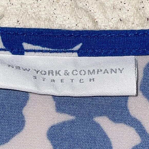 New York and‎ Company Blue White Floral Patterned Short Sleeved Blouse Size L - Picture 3 of 10